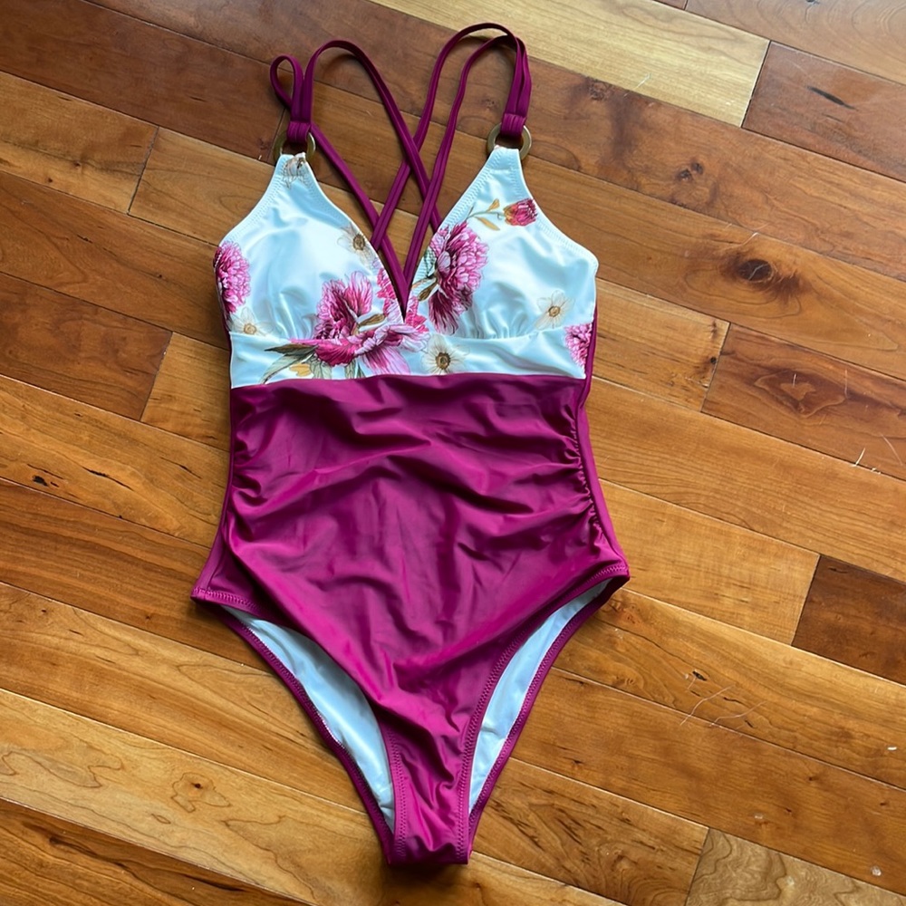 New with tags on - Cupshe one piece swimming suit size medium